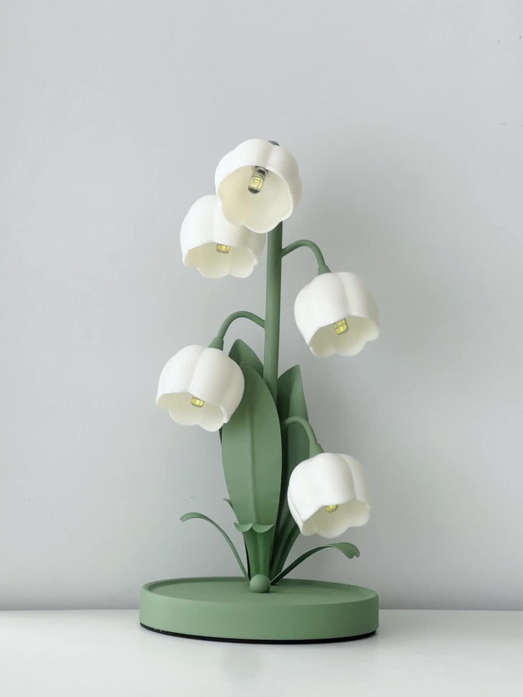 Elegant USB-Powered Flower Table Lamp with Faux Calla Lily Design - Modern Rustic Style, Matte Finish, 3-Light & Single-Light Modes, Ideal for Bedroom, Living Room, and Bar Ambiance, Table Lamp for Bedroom