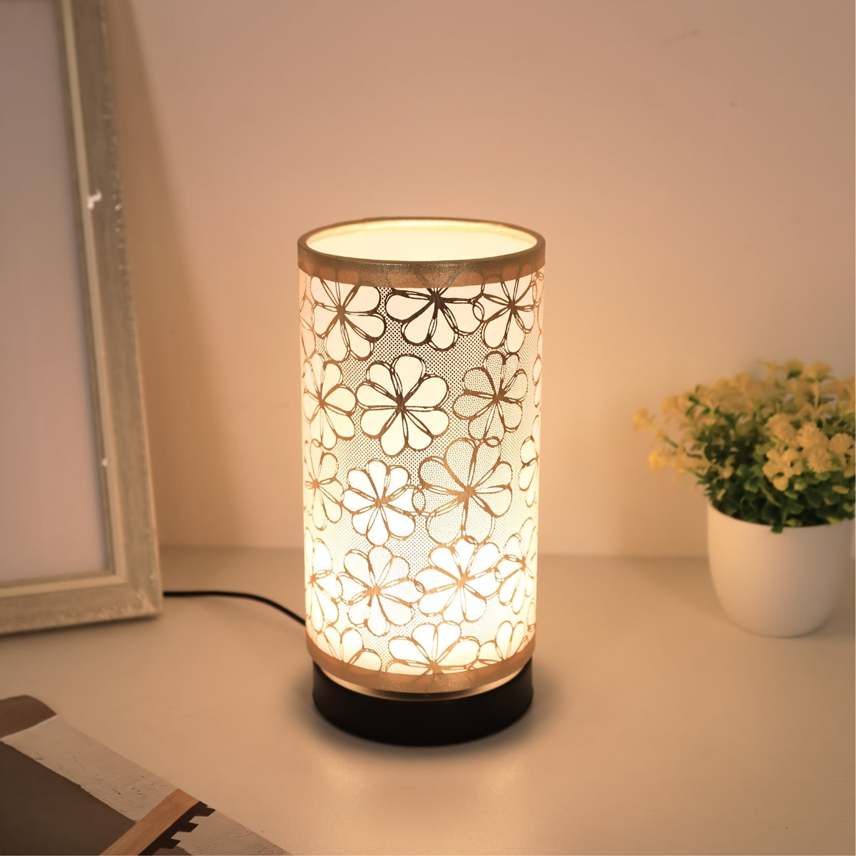 1pc Modern Minimalist USB-Powered Fabric Table Lamp - with Switch Warm Light, Suitable for Bedroom, Office, Bedside Table, Bookshelf & Living Room Decor, Soft Lighting Non-Harmful to Eyes, Ideal Gift for Family and Friends